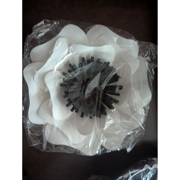 Handcrafted Giant Paper Flowers Set Of 4 - Decorative Wall Hangings - Picture 4 of 5